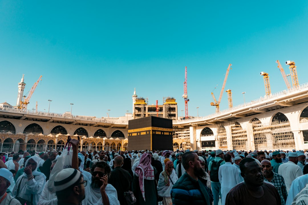Hijr Ismail dan kawasan Kaabah yang perlu dikelilingi ketika tawaf