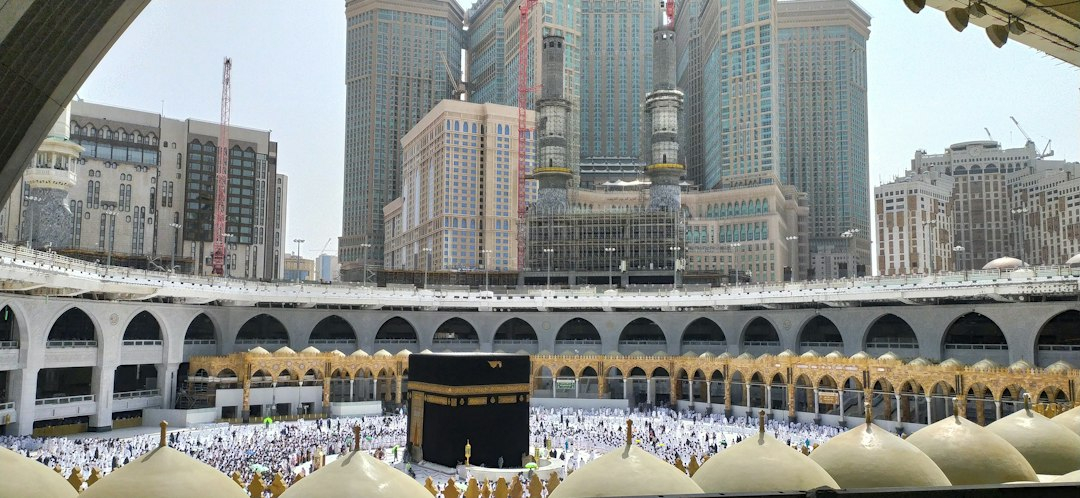 Solat sunat selepas tawaf di ruang ibadah Masjidil Haram
